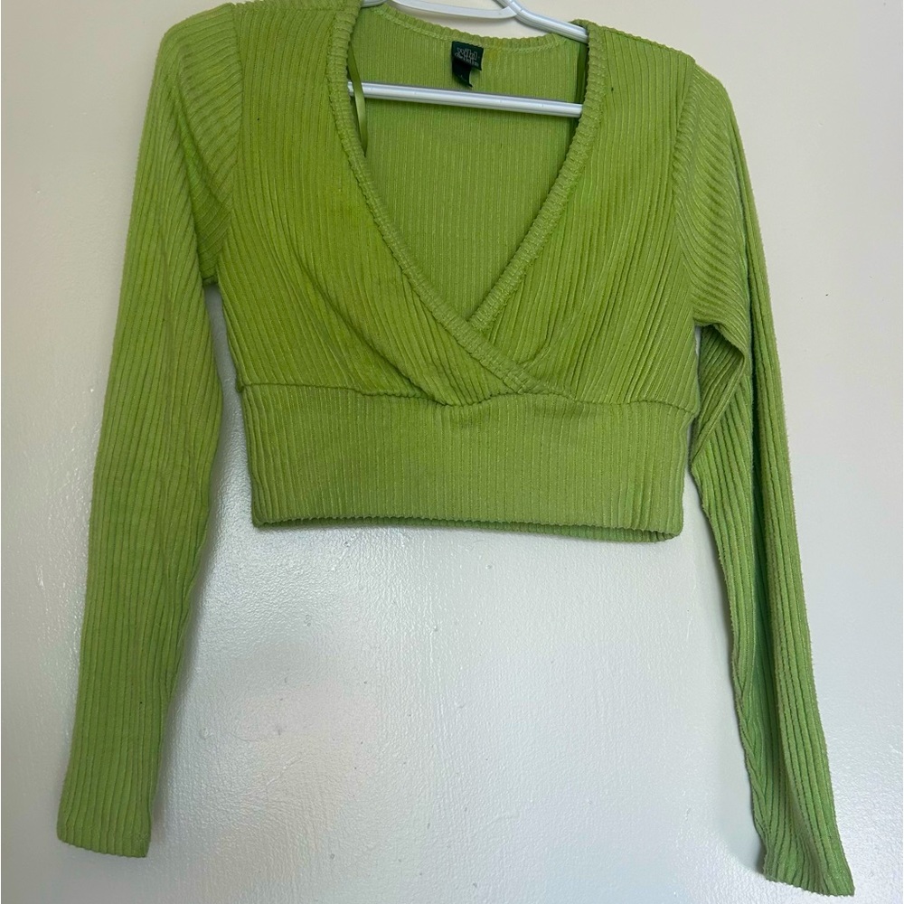 Light Green Cropped V-neck 💚